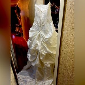 David bridal wedding dress